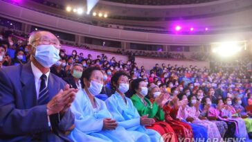 Vuelven las mascarillas en Corea del Norte en una renovada lucha contra el COVID-19