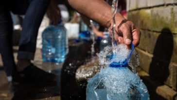 ¿Existe una crisis del agua que afecte a los afroamericanos y latinoamericanos?  |  La crónica de Michigan
