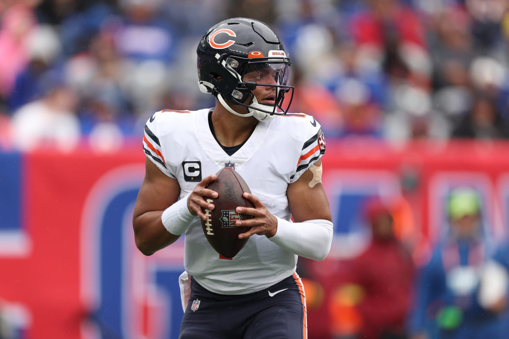 ¿Justin Fields tiene el trabajo más duro de la NFL?
