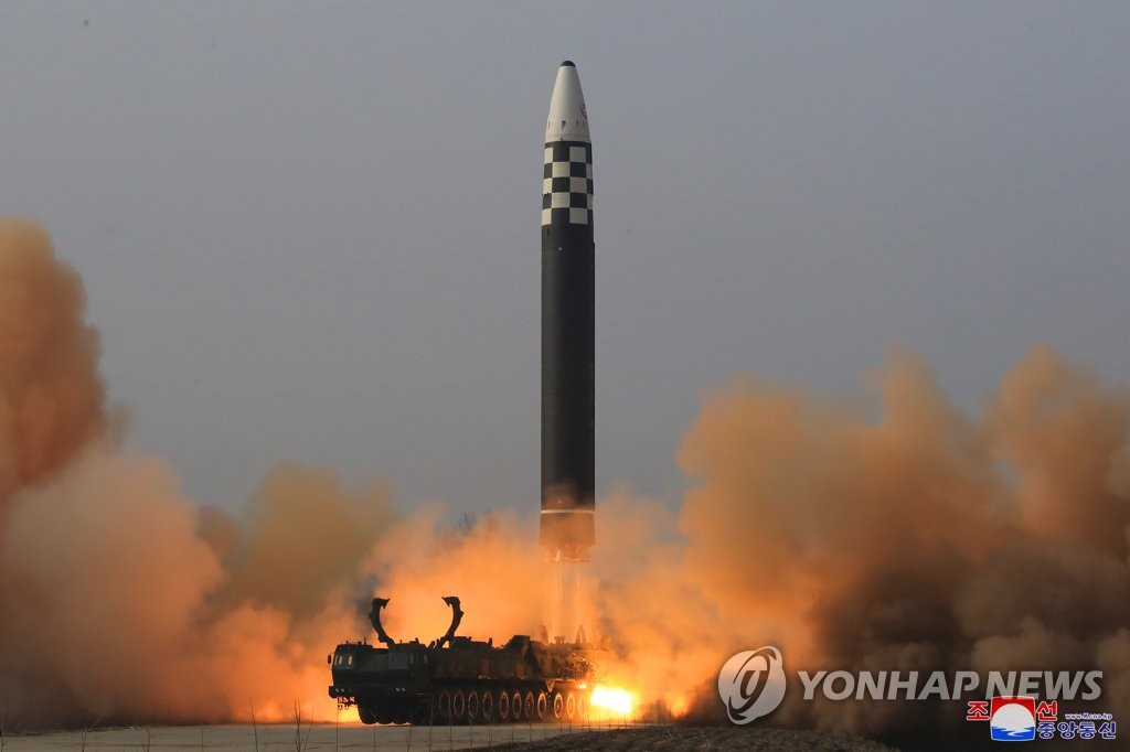 (8th LD) N. Korea's ICBM launch apparently failed; more SRBM shots follow allies' decision to extend air drills