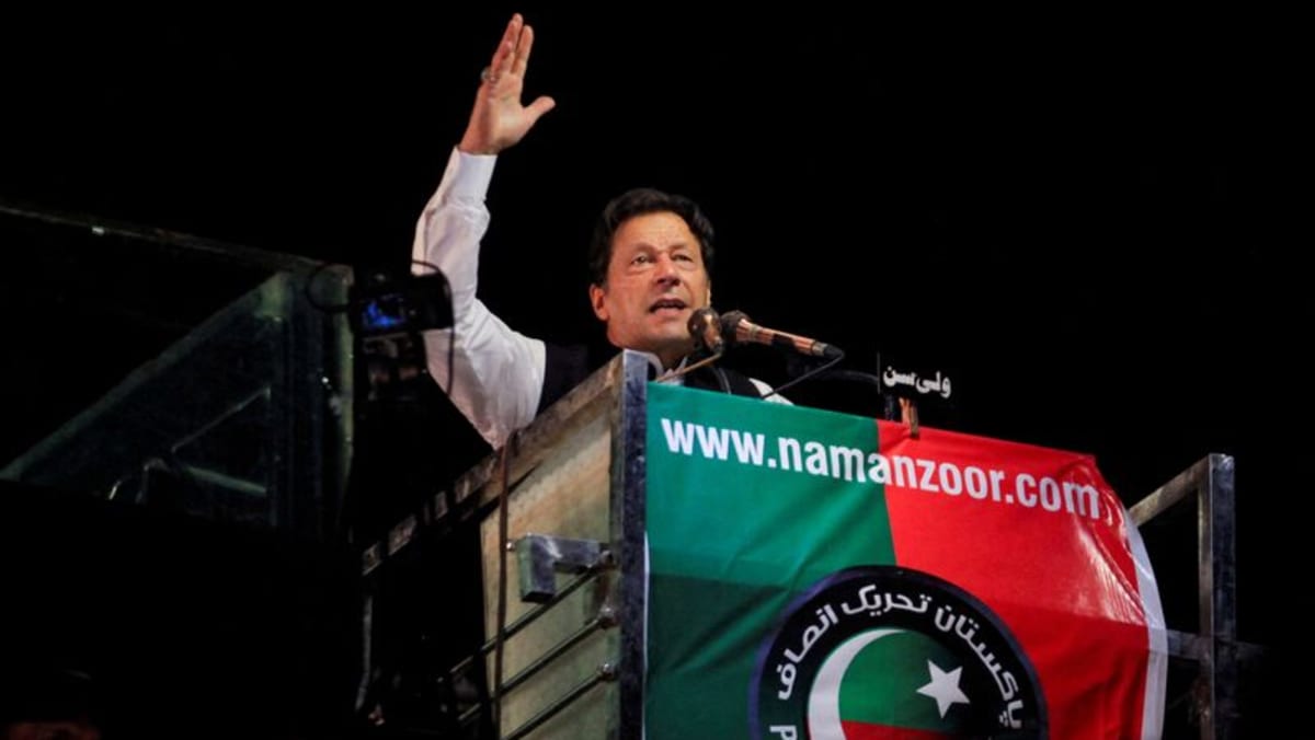 Imran Khan de Pakistán relanza marcha política tras sobrevivir a ataque armado
