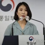 (LEAD) S. Korea to cremate body of presumed N. Korean found near border amid Pyongyang&apos;s silence