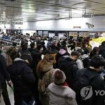 (2nd LD) Seoul subway strike causes evening rush-hour chaos