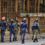 Activistas de derechos exigen la liberación del líder de la oposición de Uganda arrestado
