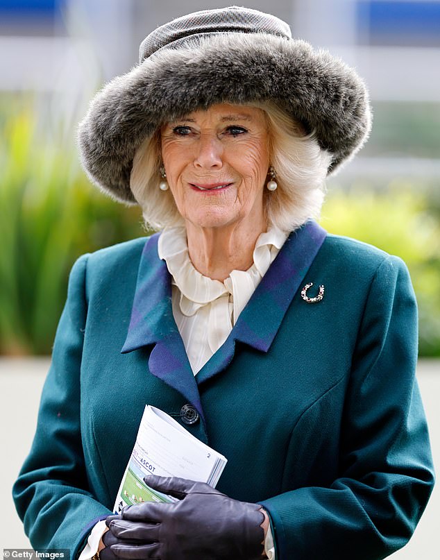 Se insta a la reina consorte Camilla (en la foto de ayer) a no usar el diamante Cullinan durante la próxima visita de estado del presidente de Sudáfrica.