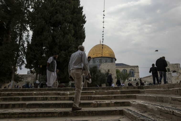 Al-Khatib: 'La prohibición de viajar de Israel no detendrá mi defensa de la mezquita de Al-Aqsa'