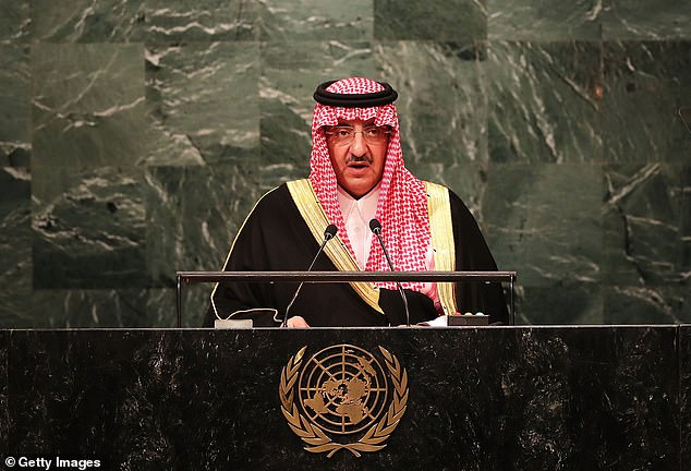 Al ex príncipe heredero saudí Mohammed bin Nayef (en la foto dirigiéndose a las Naciones Unidas en 2016) se le dijo que las mujeres de su familia serían violadas si se negaba a dejar paso a su rival Mohammed bin Salman, según un nuevo informe.