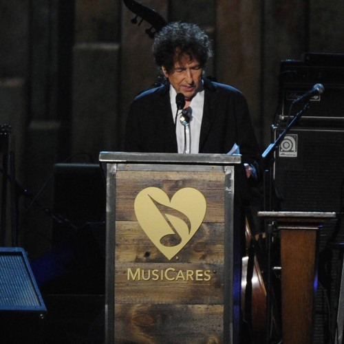 Bob Dylan se disculpa por la polémica de la firma del libro