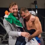 Conor McGregor está siendo demandado por su ex amigo de MMA, Artem Lobov, quien afirma que se le ocurrió la idea de la exitosa compañía de whisky de la estrella irlandesa (en la foto juntos en 2015)
