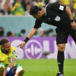 El brasileño Neymar sufre un esguince de tobillo, será examinado en las próximas 48 horas