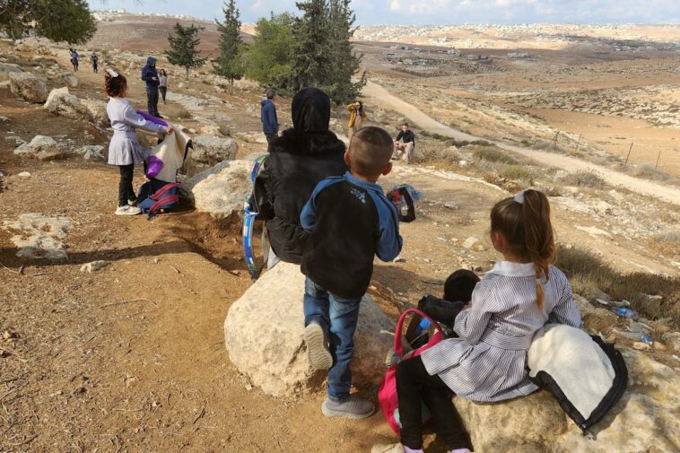 El ejército israelí detiene y vigila a activistas escolares