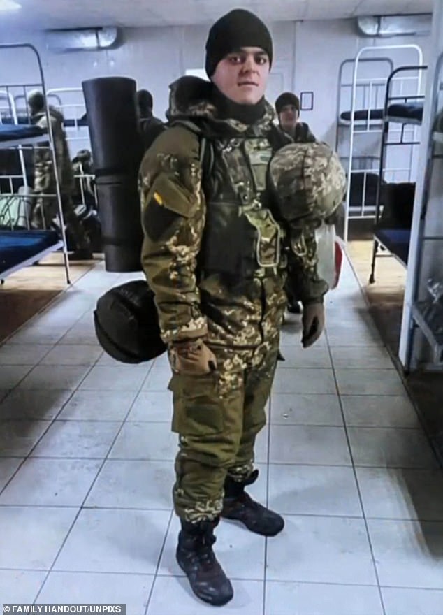 El soldado británico Aiden Aslin (en la foto) ha revelado que regresará a Ucrania solo 50 días después de haber sido liberado de una sentencia de muerte rusa.  Planea actuar como 'corresponsal de guerra' de Youtube