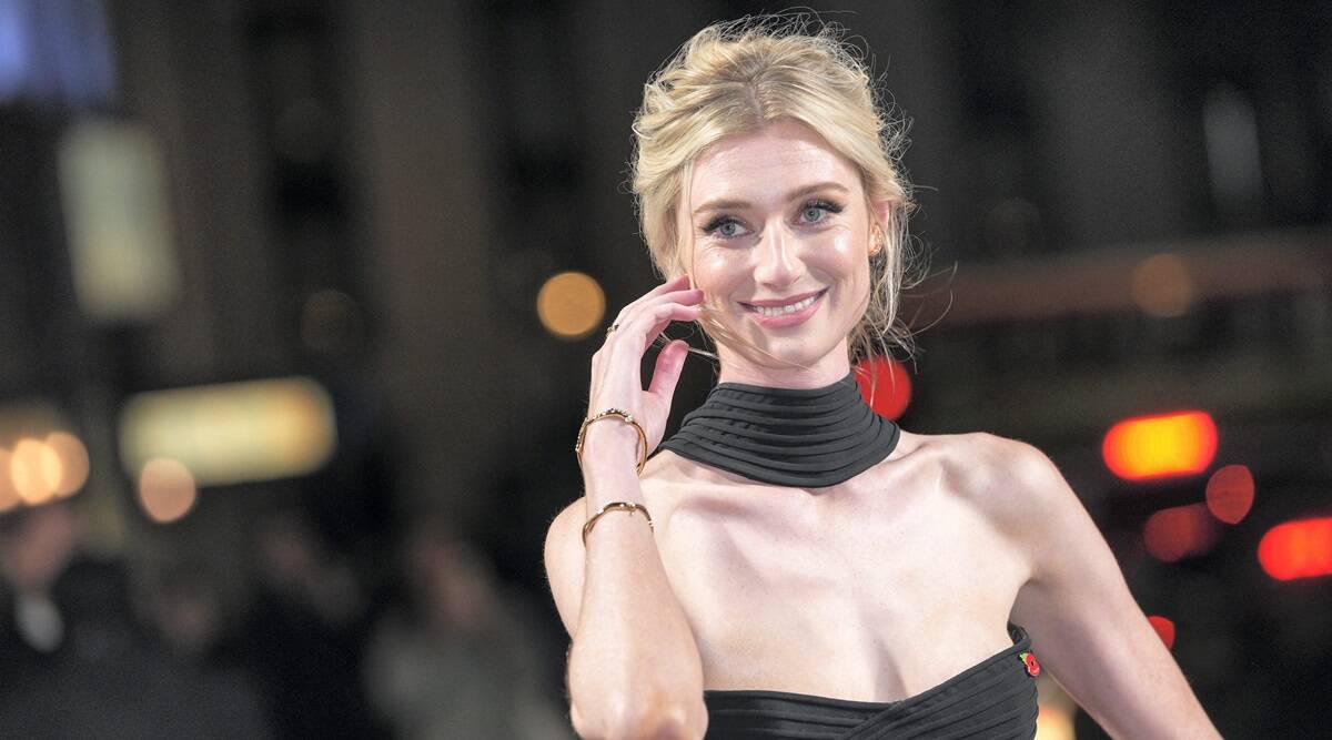 El vestido de estreno de 'The Crown' de Elizabeth Debicki hace un guiño a la princesa Diana
