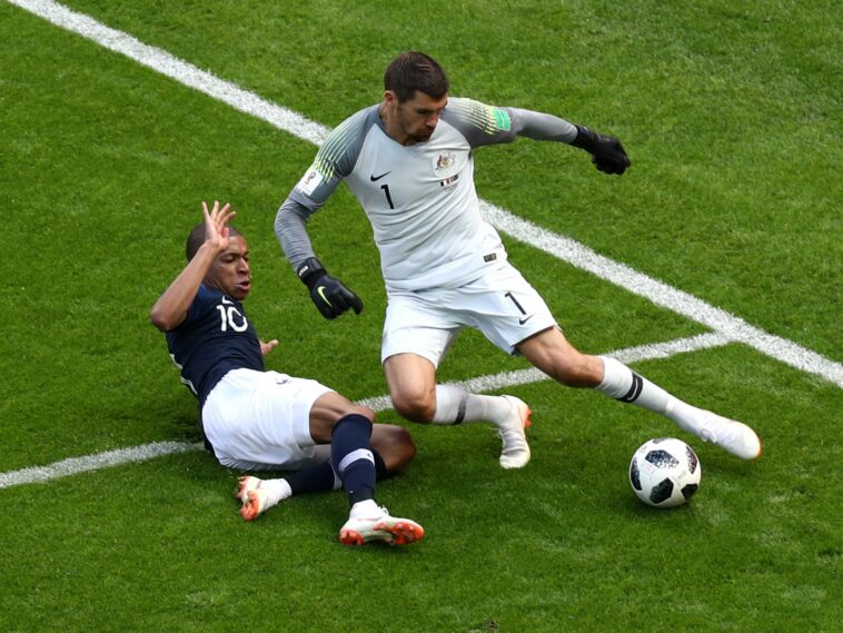 Francia inicia la defensa de la Copa del Mundo contra Australia
