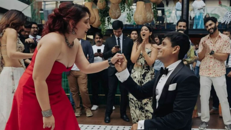 Ira Khan se emociona cuando Nupur Shikhare le propone matrimonio nuevamente en la fiesta de compromiso.  Ver video