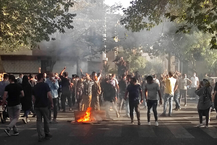 Irán dice que 40 extranjeros fueron arrestados en medio de protestas