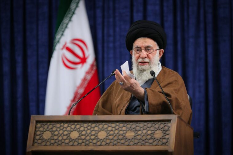 Khamenei de Irán elogia a las fuerzas Basij por enfrentarse a los 'alborotadores'