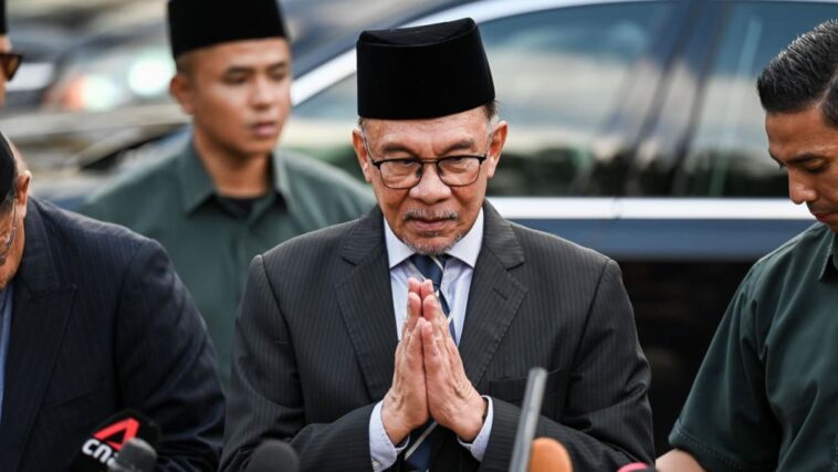 La elección de Anwar como próximo primer ministro de Malasia no satisfará a todos debido a la falta de mayoría simple real: Experto