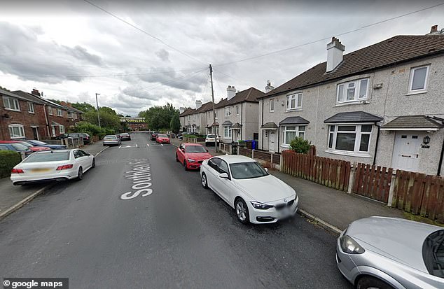 Un niño de 17 años murió después de ser apuñalado fatalmente en Southlea Road, Withington, en Greater Manchester.  En la imagen: imagen de stock de Southlea Road de Google Maps