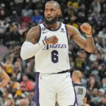 LeBron James juega un juego descuidado de nueve pérdidas de balón en el regreso de una lesión, pero los Lakers logran una victoria sobre los Spurs