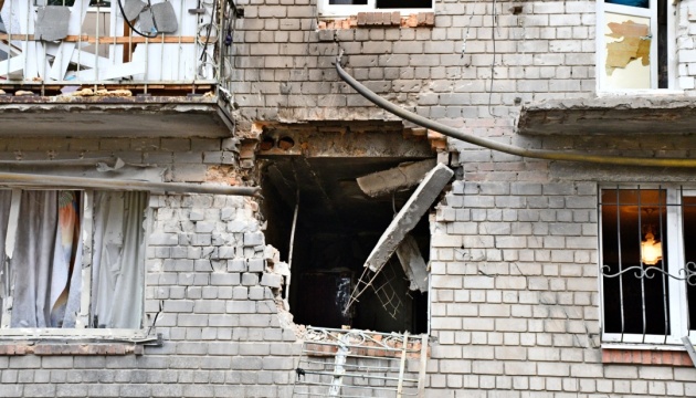 Los rusos disparan en la línea del frente, las ciudades relativamente en la retaguardia en la región de Donetsk