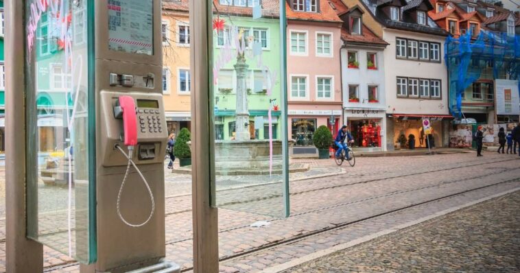 Los teléfonos públicos que funcionan con monedas se extinguen en Alemania