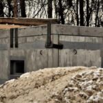 Militares ucranianos construyen fortificaciones para la defensa de Kyiv