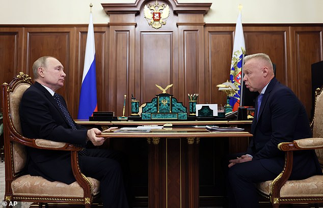 Vladimir Putin se reúne hoy con Dmitry Mazepin con el líder ruso supuestamente 'temiendo por su vida'