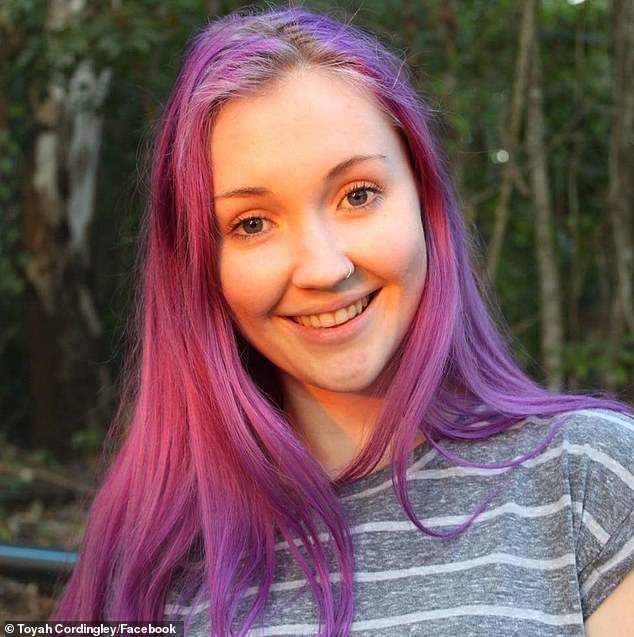 Toyah Cordingley (en la foto) tenía 24 años cuando la encontraron muerta en una tumba poco profunda en Wangetti Beach en octubre de 2018.