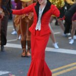 La cantante de Broadway Lea Michele inauguró el desfile anual del Día de Acción de Gracias con una actuación deslumbrante