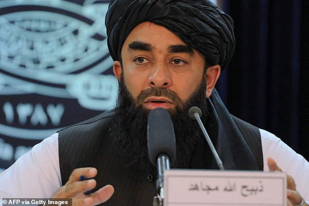 El portavoz talibán Zabihullah Mujahid habla durante una conferencia de prensa en Kabul el 5 de noviembre de 2022.