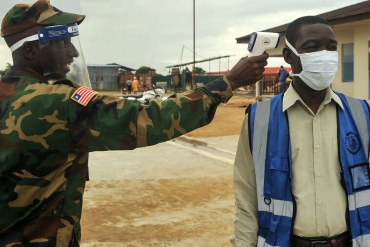 Uganda insta a los turistas a no cancelar sus planes por temor al ébola
