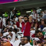 Los fanáticos de Qatar se compadecen después de una derrota por 3-1 ante Senegal hoy, con el país anfitrión casi fuera de su propia Copa del Mundo.