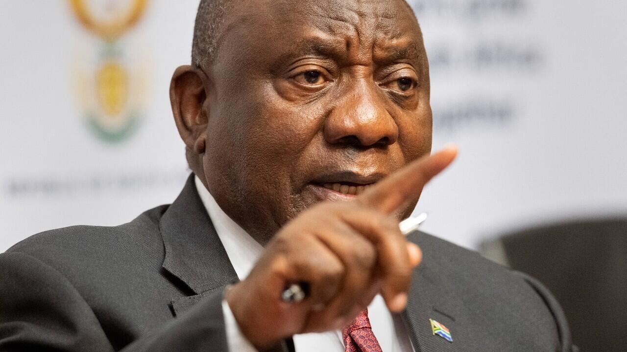 Ramaphosa de Sudáfrica esquiva voto de juicio político en el parlamento
