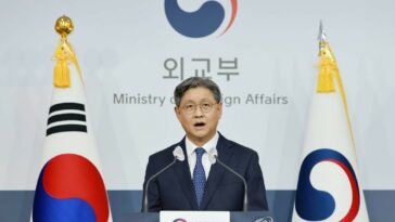 (LEAD) S. Korea protests Japan&apos;s new security document laying claim to Dokdo
