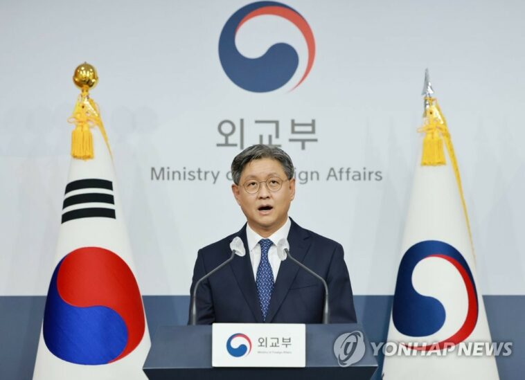 (LEAD) S. Korea protests Japan&apos;s new security document laying claim to Dokdo