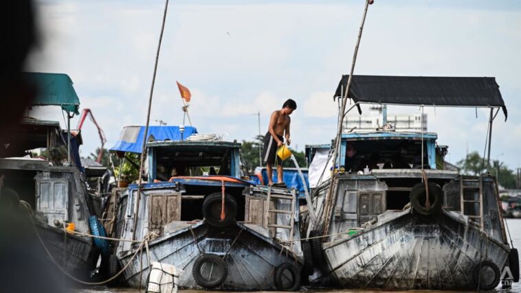 Aumento de la sal, desaceleración de los ríos: el cambio climático genera duras realidades para las personas en el delta del Mekong
