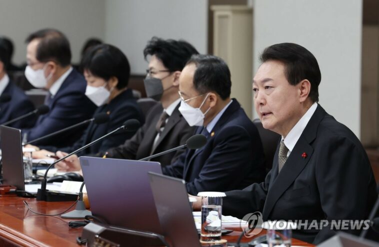 (LEAD) Yoon vows to strengthen capabilities against N.K. drones