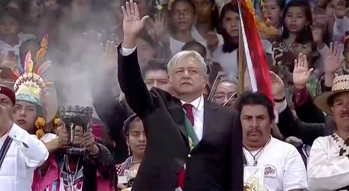 AMLO dice que analiza derogar el artículo 33 de la Constitución mexicana
