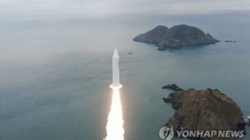 (2nd LD) S. Korea successfully conducts test flight of solid-fuel space vehicle: defense ministry