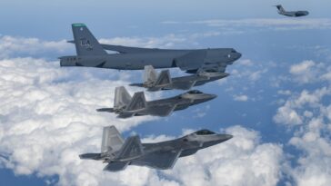 (2nd LD) S. Korea, U.S. stage combined air drills involving America&apos;s B-52H bombers, F-22 fighters