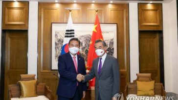 (LEAD) Top S. Korean, Chinese diplomats agree on communication for momentum in bilateral summit diplomacy: ministry