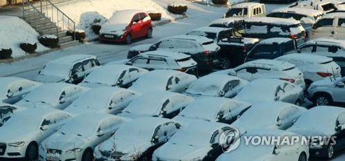 (LEAD) Season&apos;s coldest weather grips S. Korea