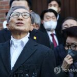 (LEAD) Ex-President Lee says sorry for causing concern to people upon return home following pardon