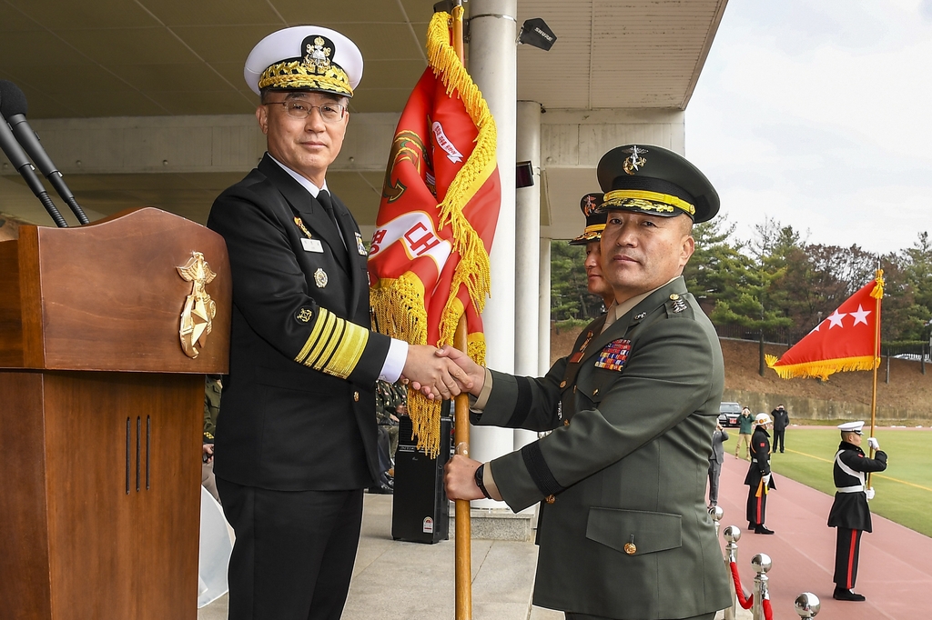 (LEAD) New Marine chief takes office, vows to build 'national strategic' force