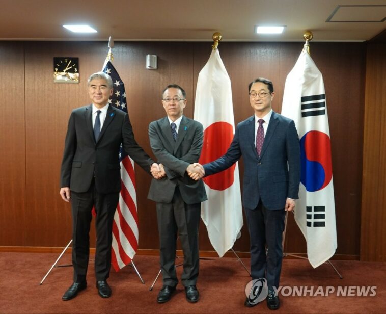 (LEAD) Top nuke envoys of S. Korea, U.S., Japan hold talks on N. Korea in Jakarta