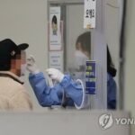 (LEAD) S. Korea&apos;s new COVID-19 cases under 50,000 on weekend