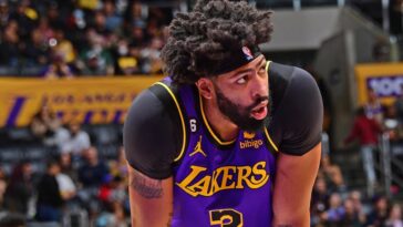 Actualización de la lesión de Anthony Davis: la estrella de los Lakers abandona el juego contra los Nuggets en el medio tiempo debido a una lesión en el pie derecho