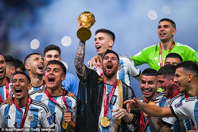 Los tatuadores se vieron inundados por la demanda de homenajes a Lionel Messi después de la victoria de Argentina en la Copa del Mundo