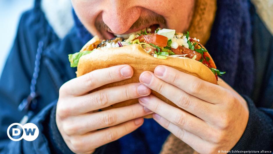 Alemania: el döner desplaza al currywurst como favorito de la comida rápida
